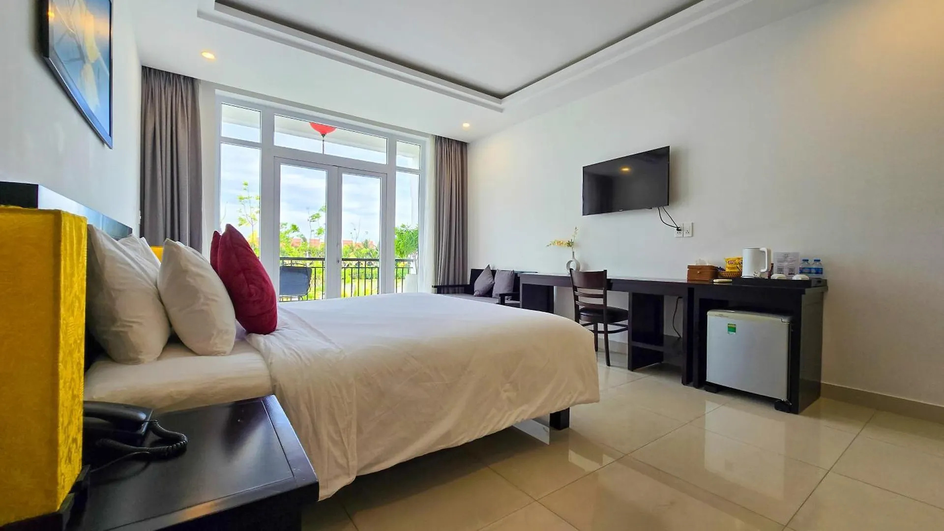 Riverside White House Hotel Hội An 3*,