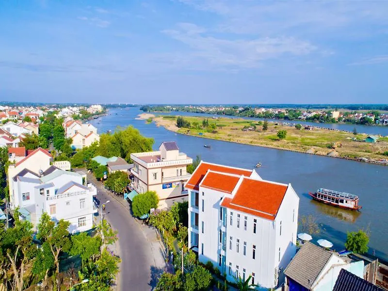 Riverside White House Hotel Hội An 3*,
