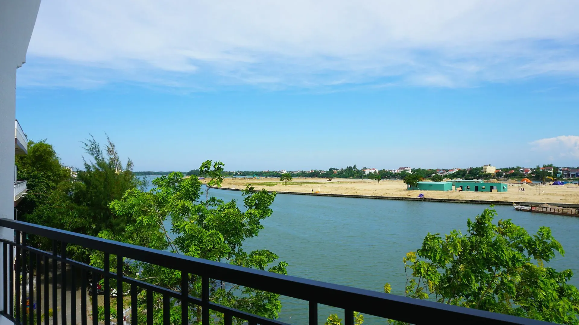 Riverside White House Hotel Hoi An 3*,