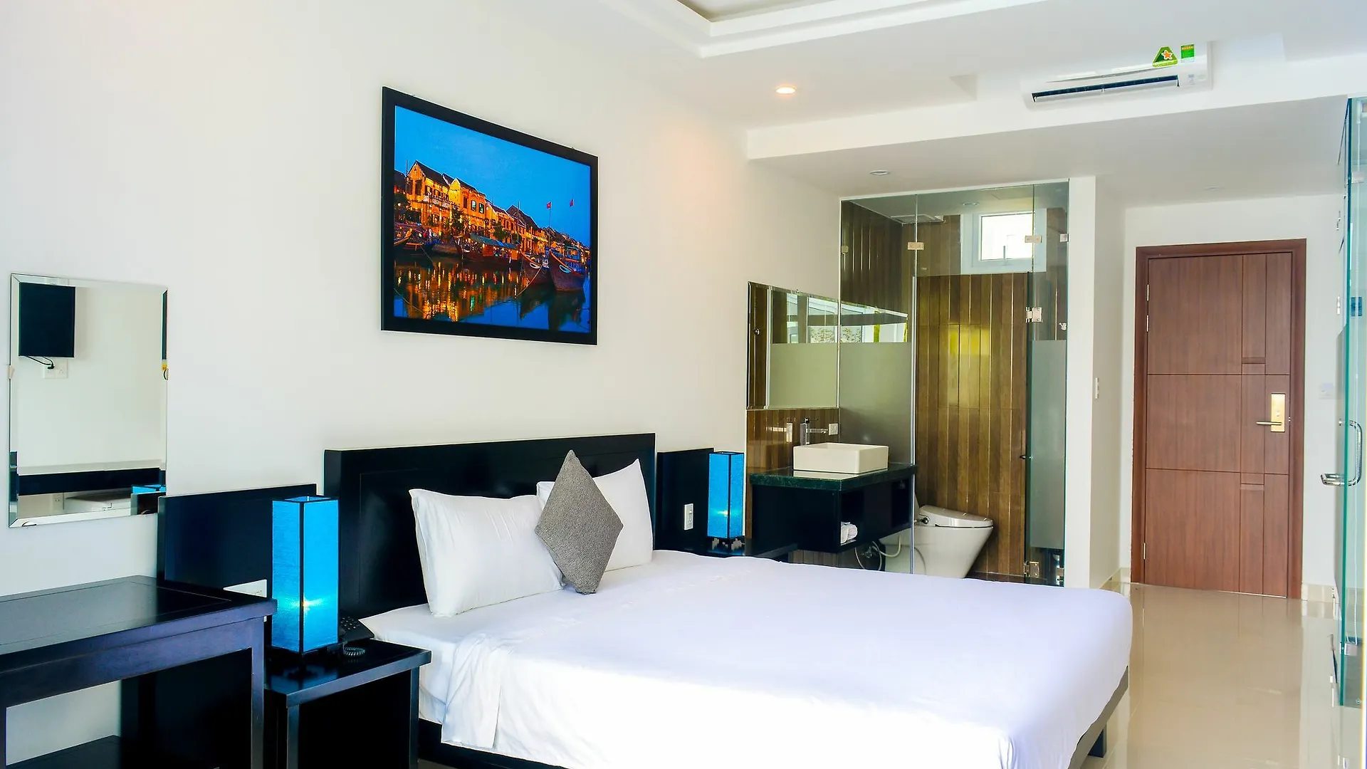 Riverside White House Boutique Hotel Hoi An 3*,