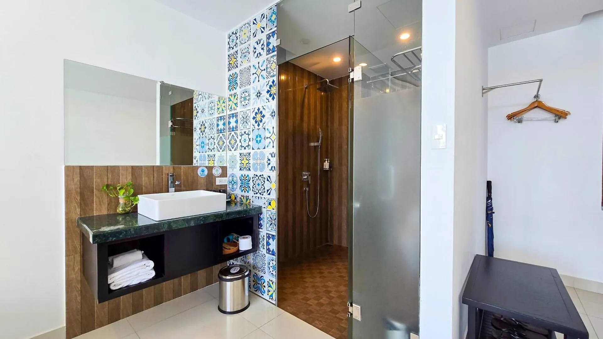 Riverside White House Hotel Hoi An 3*,